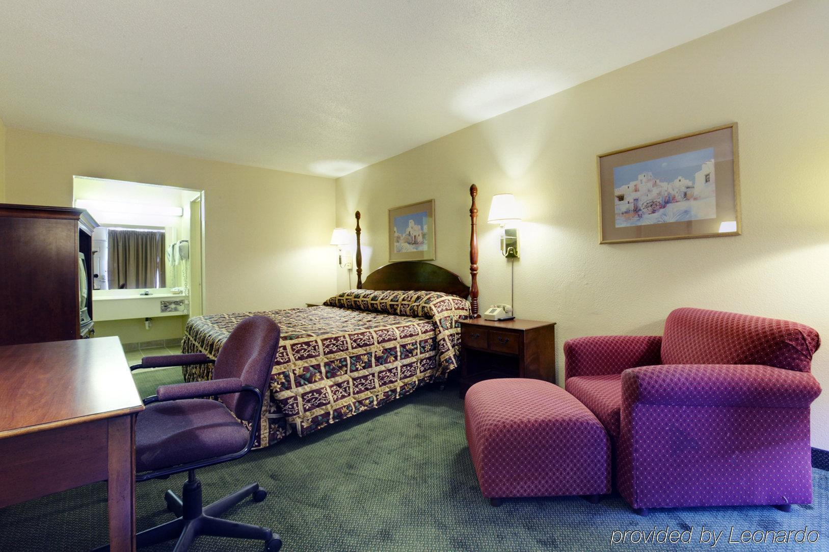 Knights Inn Amarillo Room photo